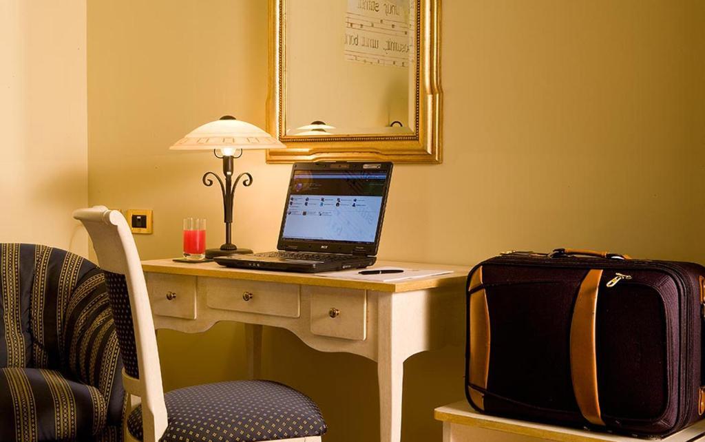 Hotel Relais Madonna Di Campagna Bastia Umbra Zimmer foto